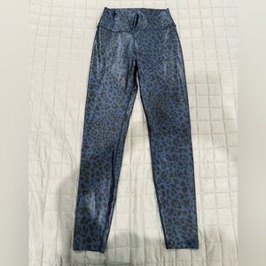 Stylish Blue Leopard Print Leggings